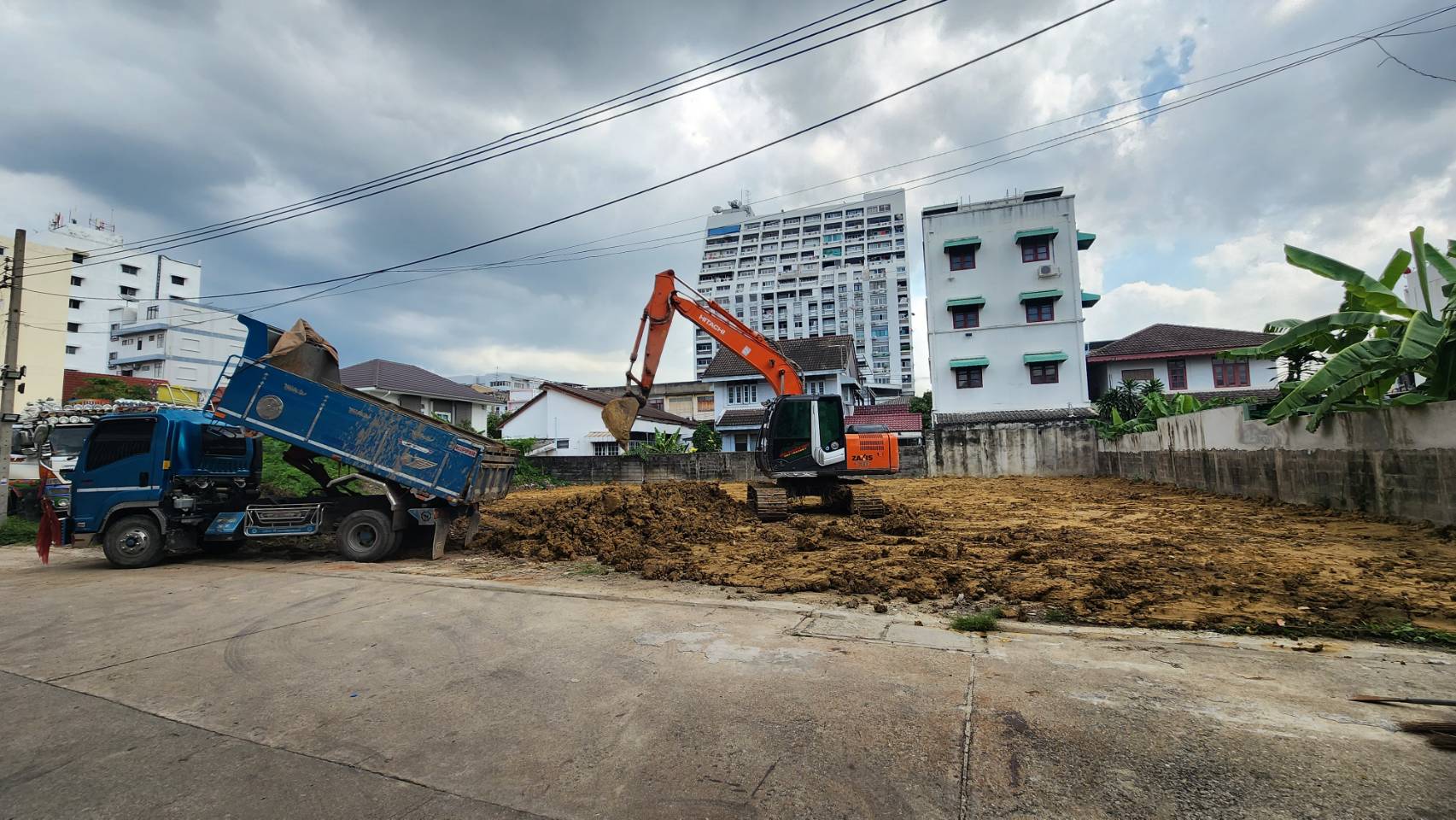 งานถมดิน ปรับเกลี่ย และบดอัดพื้นที่